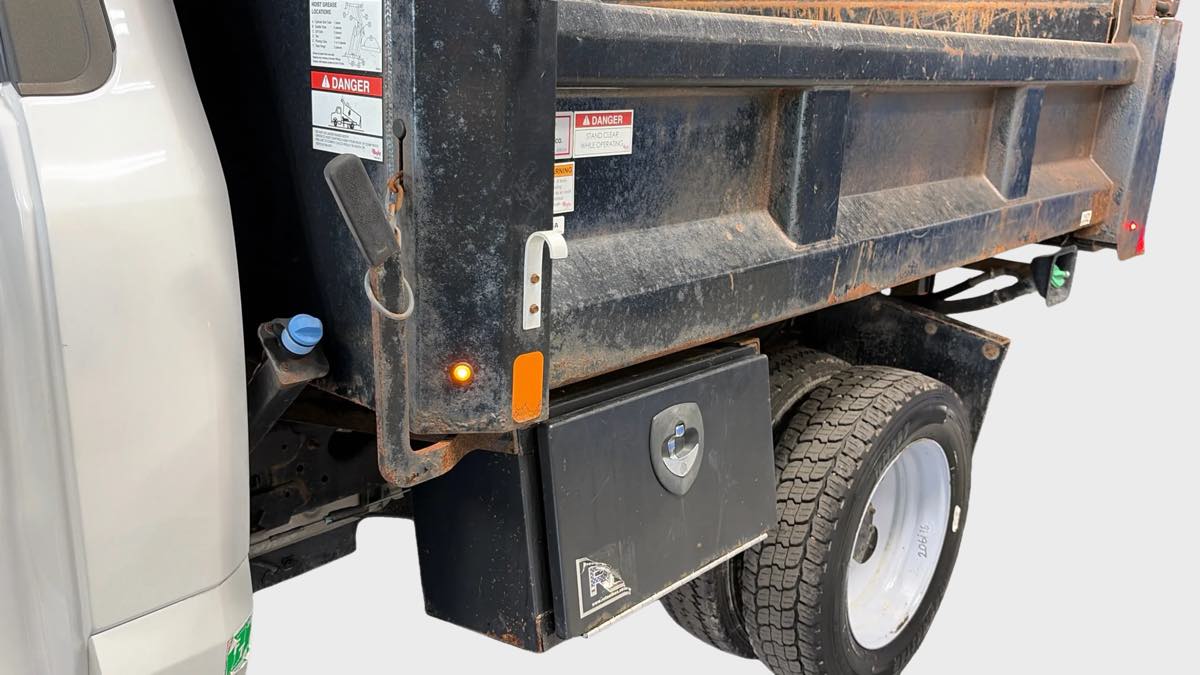 Photo 13 of this Ford Super Duty F-550 DRW
