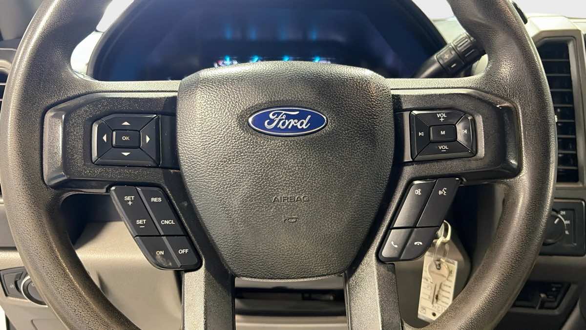 Photo 14 of this Ford Super Duty F-550 DRW