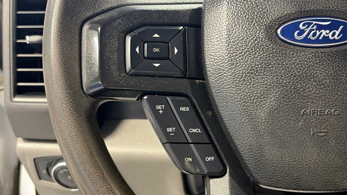 Photo 16 of this Ford Super Duty F-550 DRW