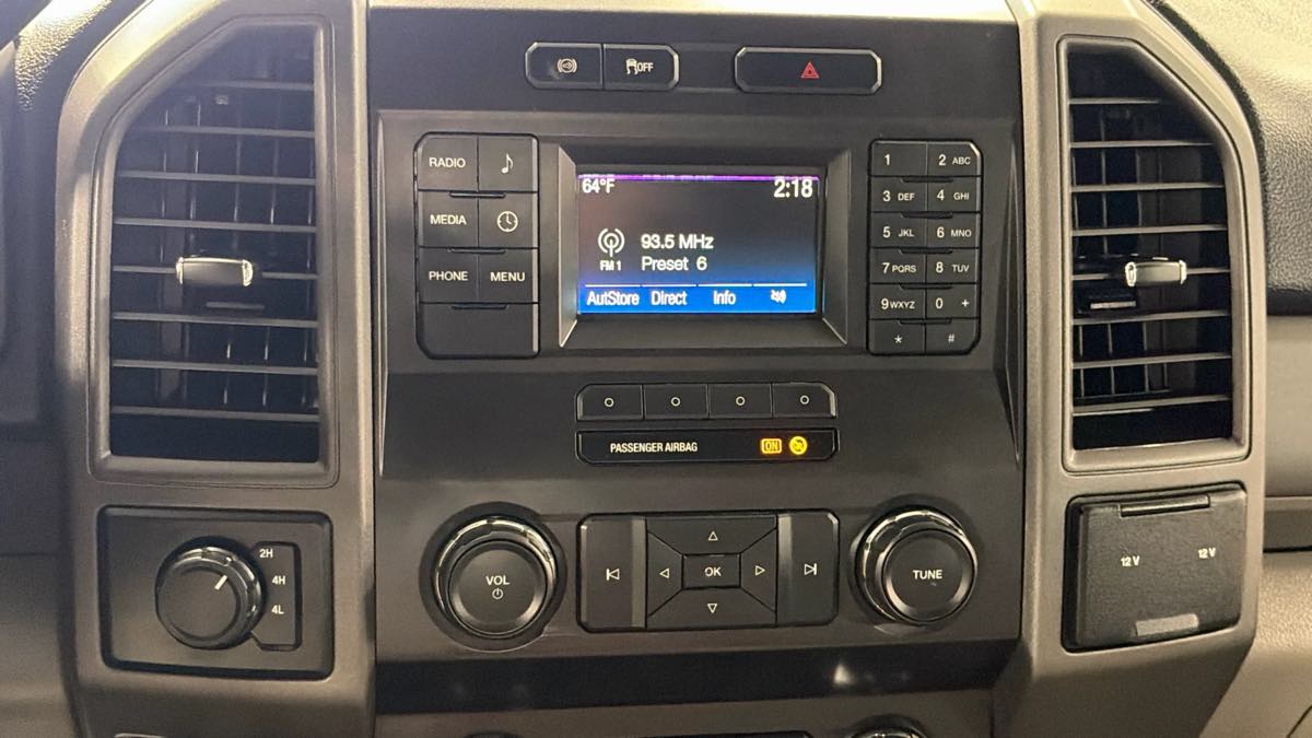 Photo 18 of this Ford Super Duty F-550 DRW