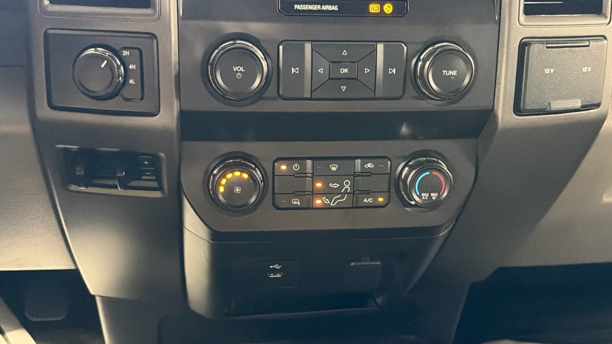 Photo 19 of this Ford Super Duty F-550 DRW