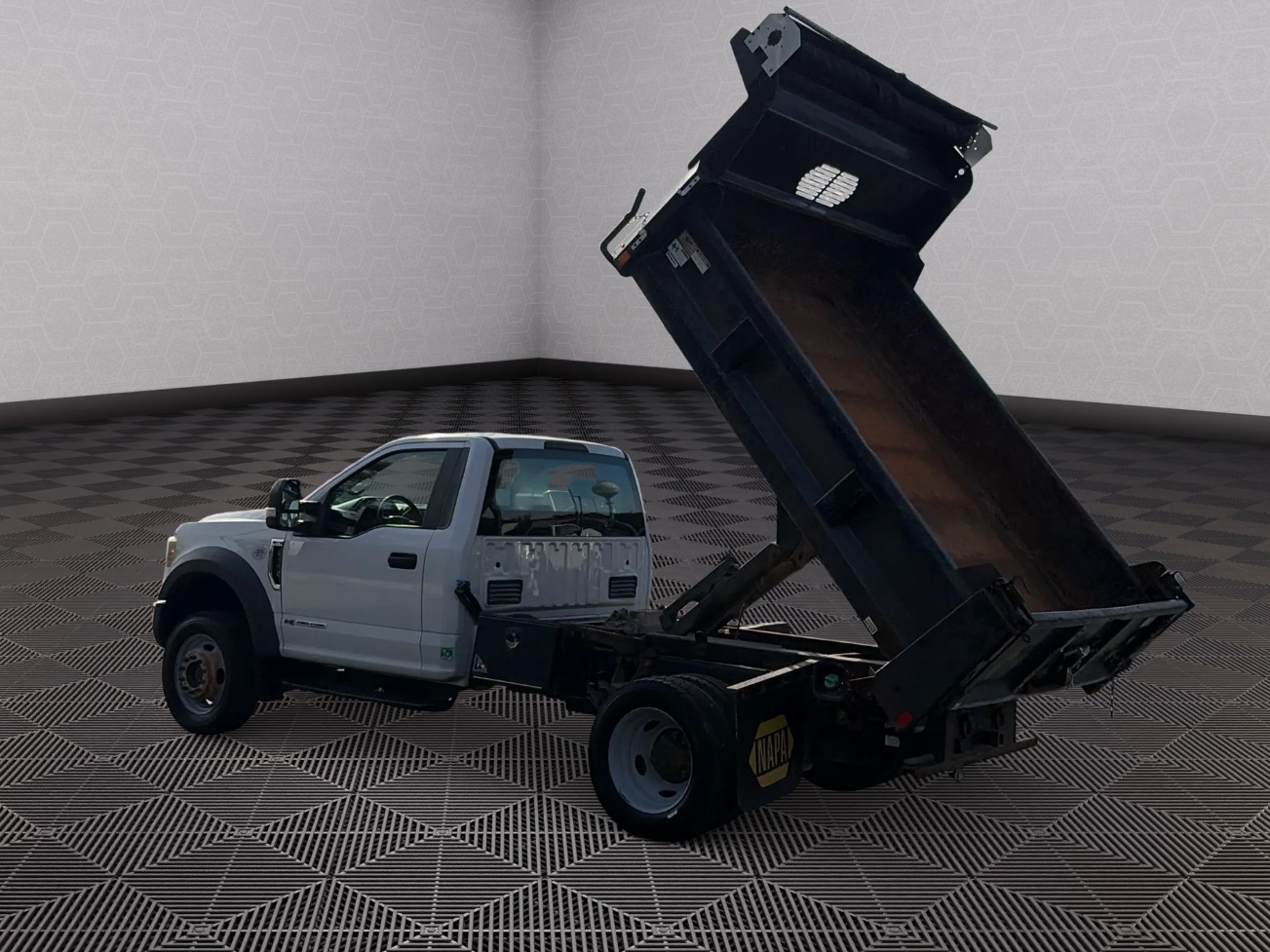 Photo 23 of this Ford Super Duty F-550 DRW