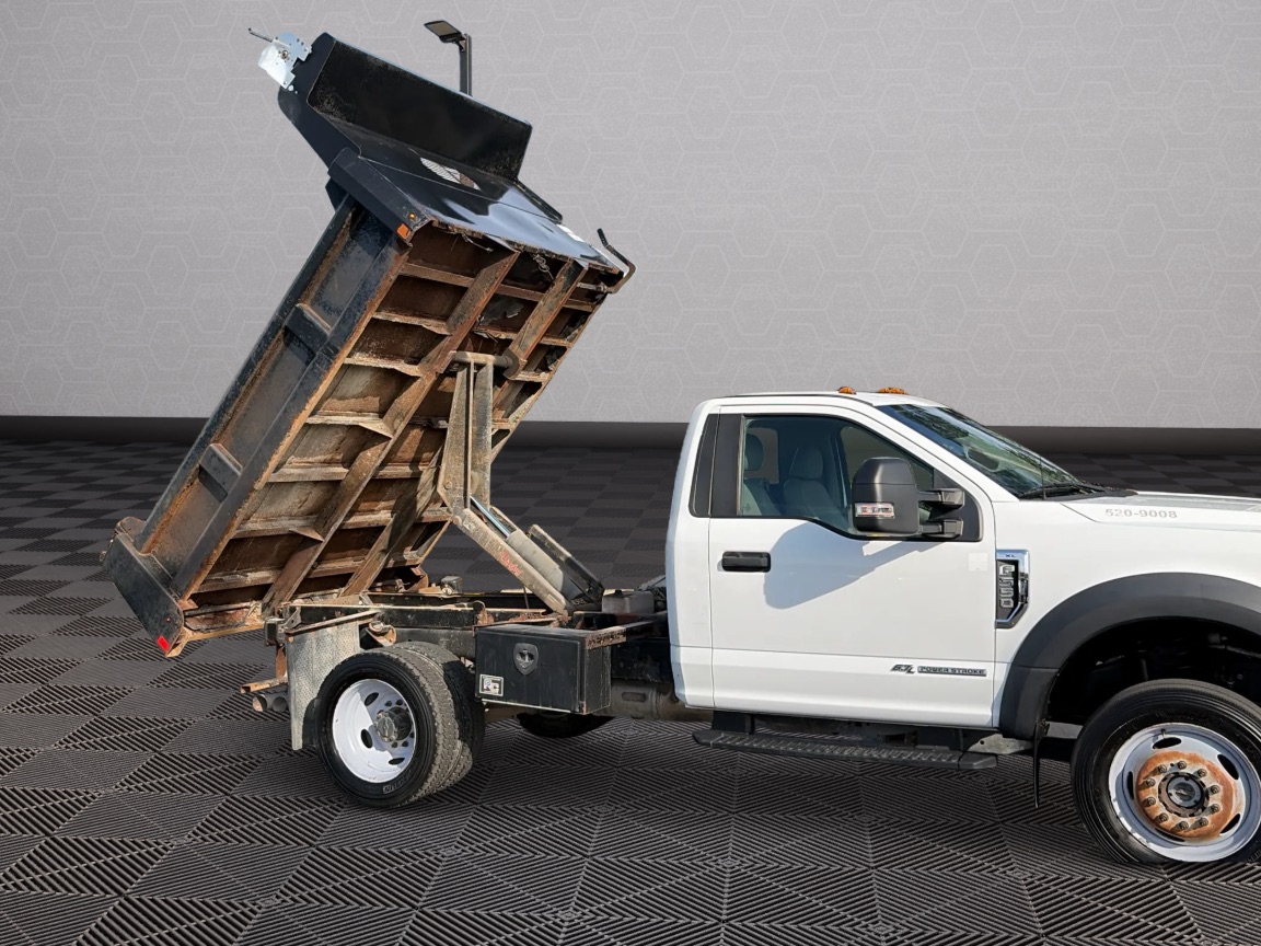 Photo 27 of this Ford Super Duty F-550 DRW