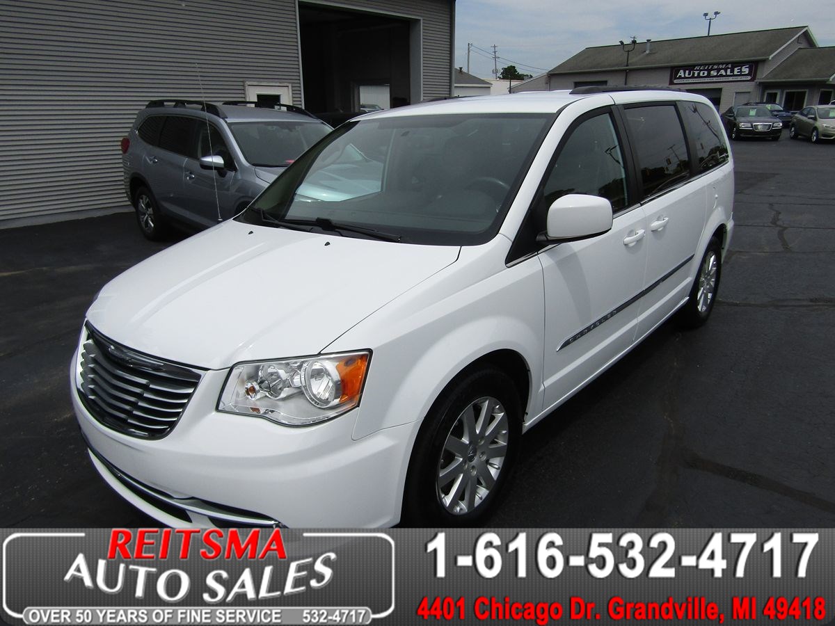 2016 Chrysler Town & Country Touring