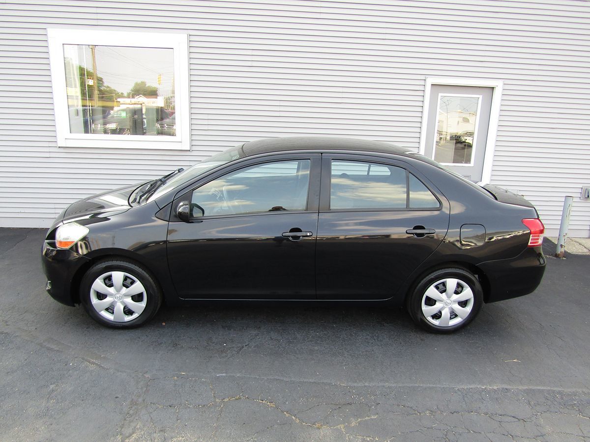 2007 Toyota Yaris Base 2