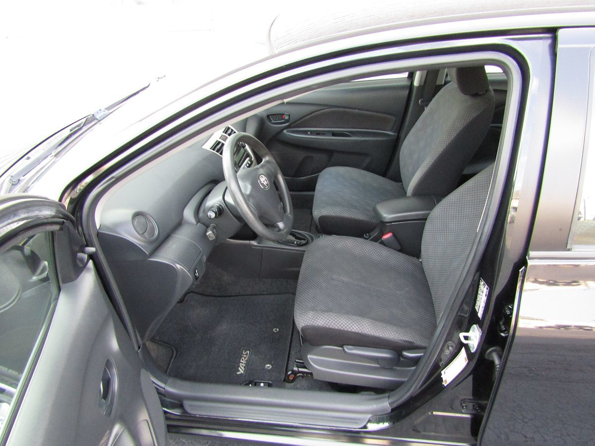 2007 Toyota Yaris Base 4