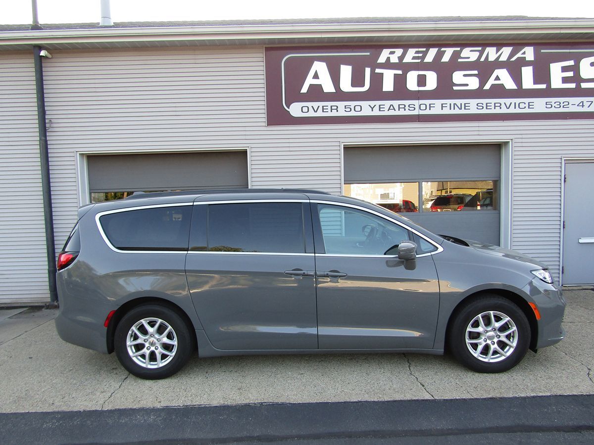 2022 Chrysler Pacifica Touring L 2