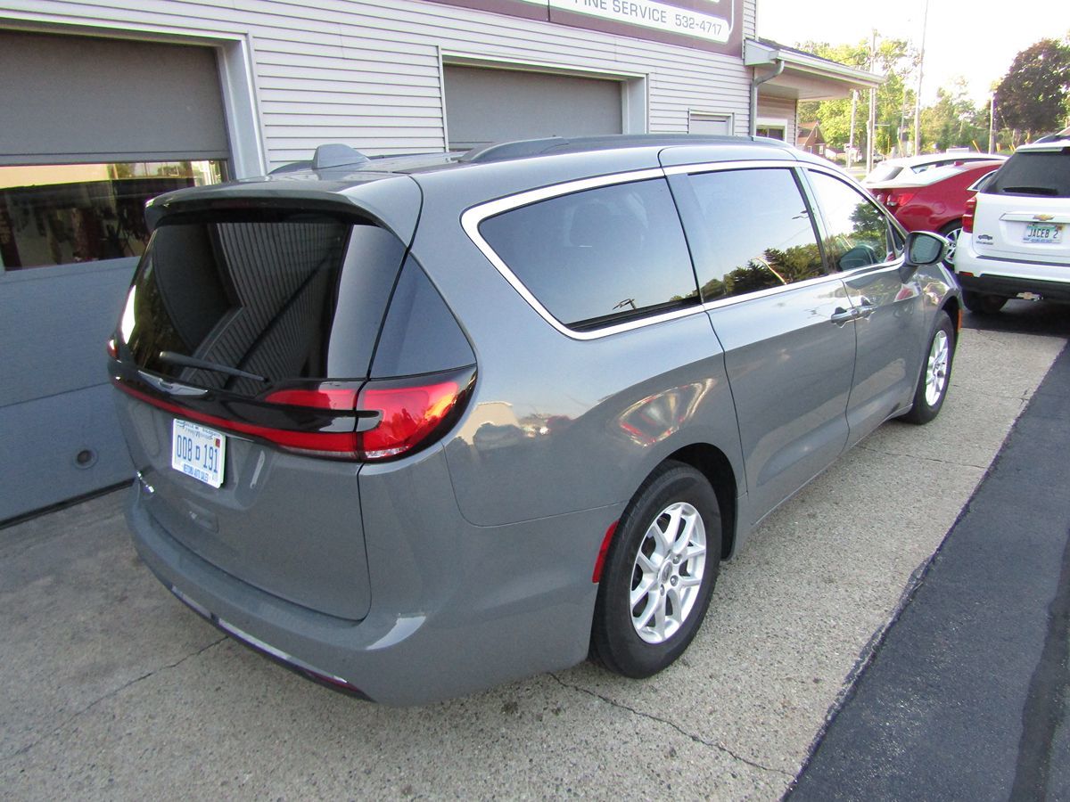 2022 Chrysler Pacifica Touring L 3