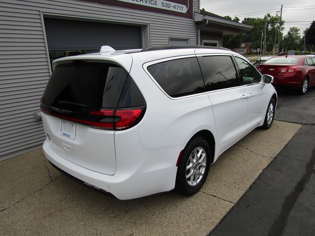 2022 Chrysler Pacifica Touring L 3