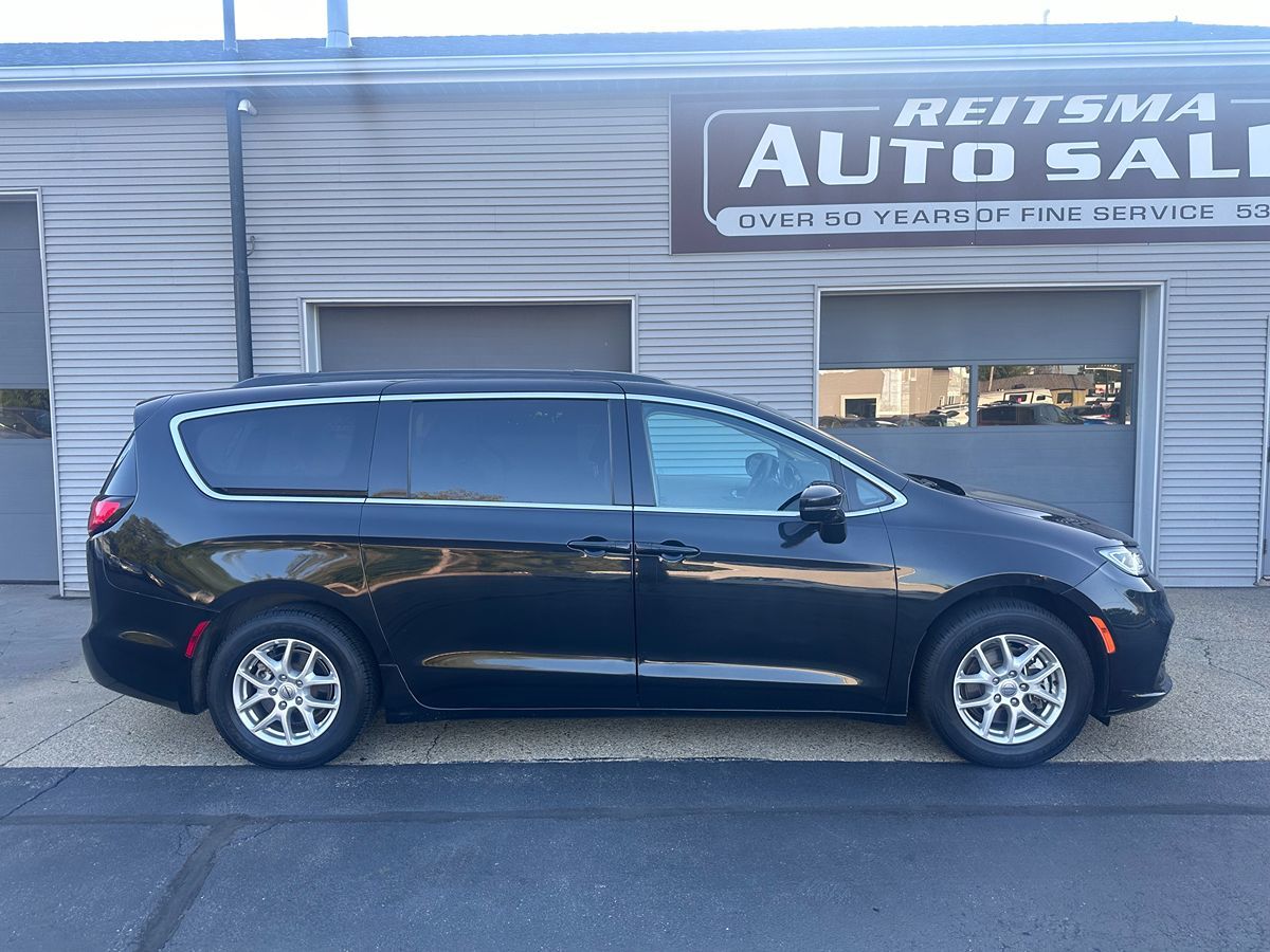 2022 Chrysler Pacifica Touring L 2