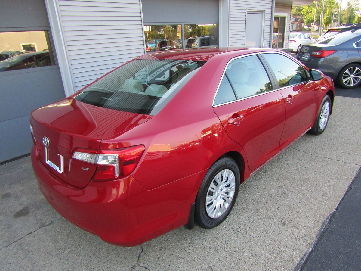 2013 Toyota Camry LE 3