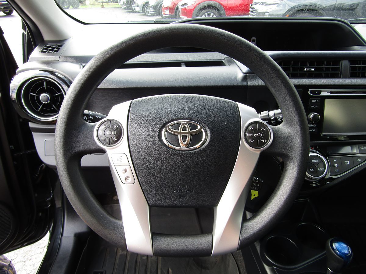 2016 Toyota Prius c Two 6