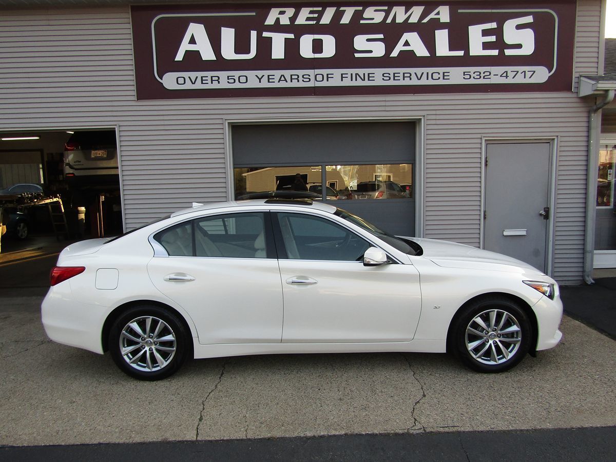 2015 INFINITI Q50  2