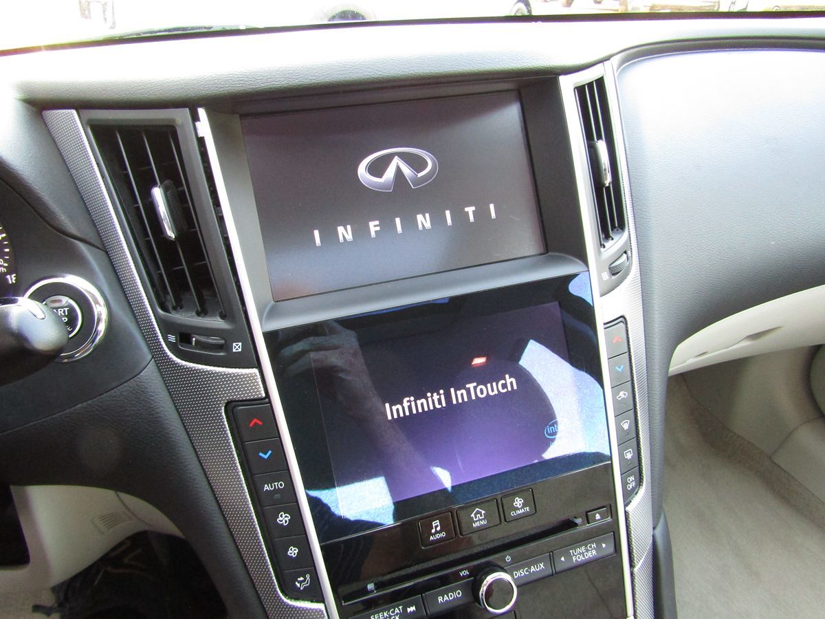 2015 INFINITI Q50  13