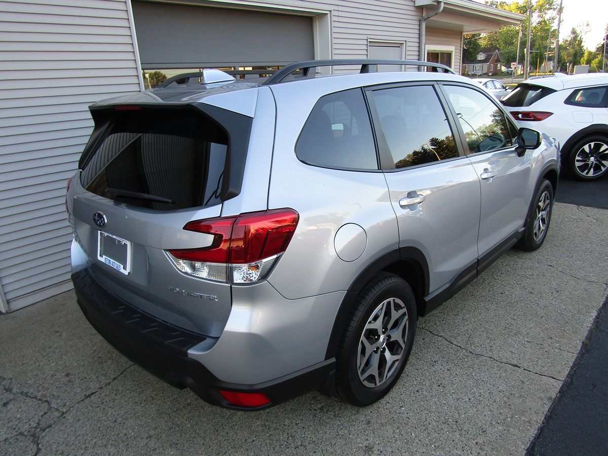 2023 Subaru Forester Premium 3