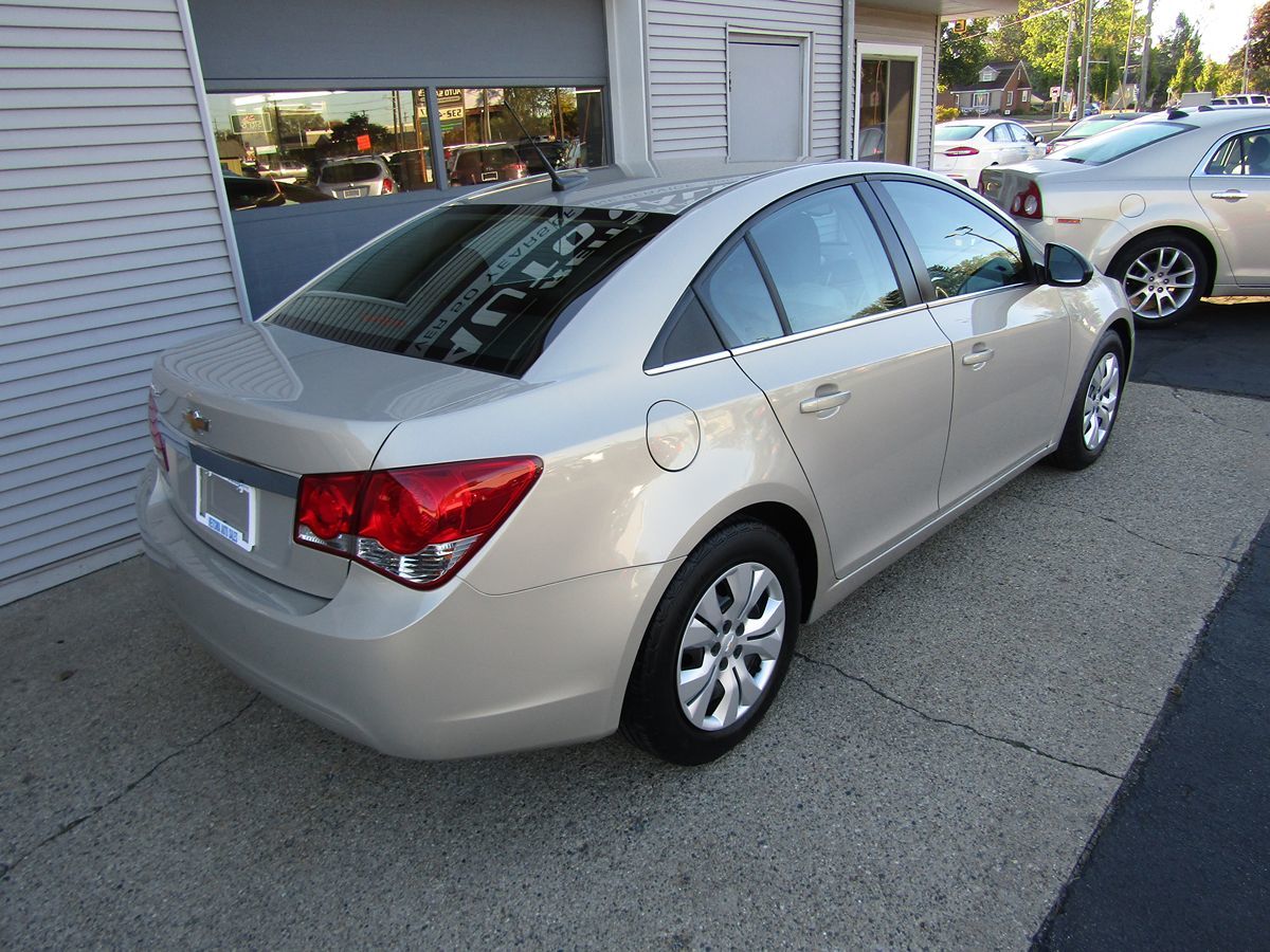 2012 Chevrolet Cruze LS 3