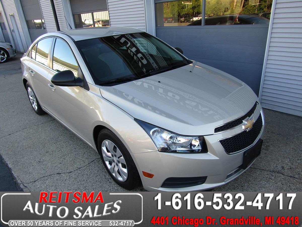 2012 Chevrolet Cruze LS 1