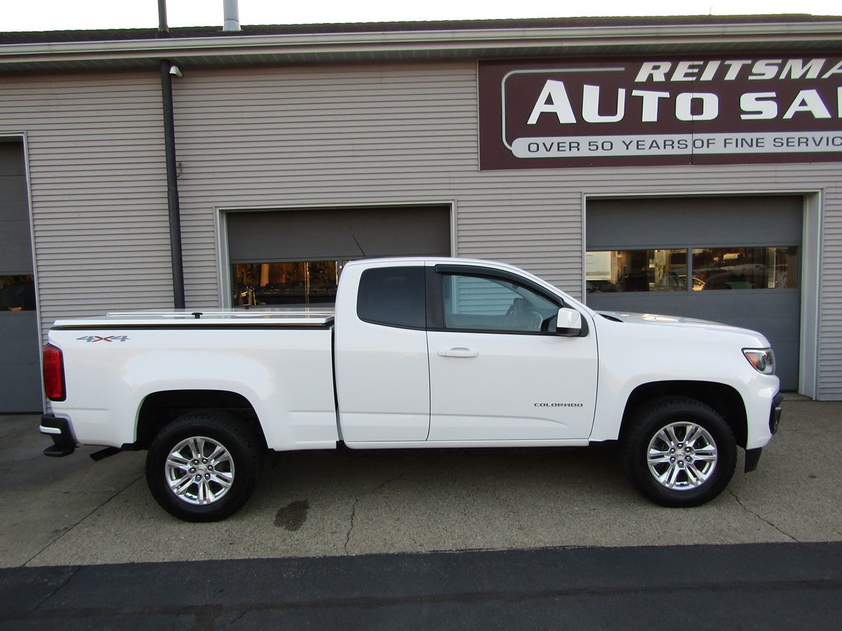 2021 Chevrolet Colorado 4WD LT 2