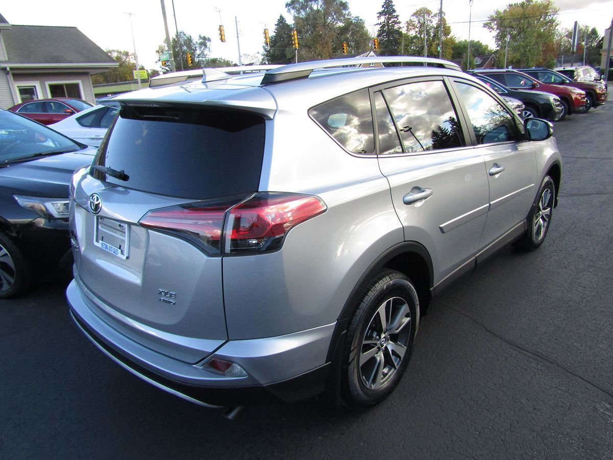 2018 Toyota RAV4 XLE 3