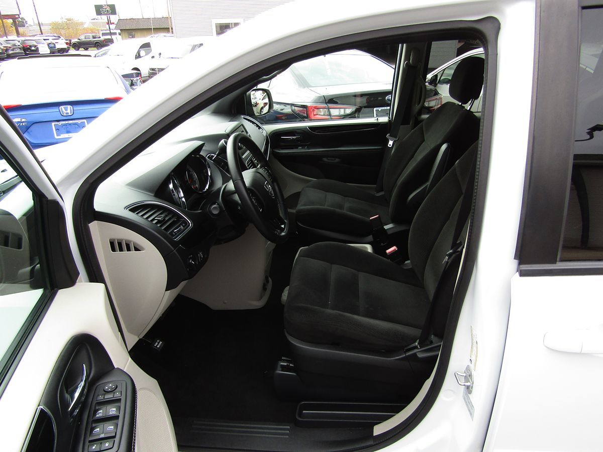 2016 Dodge Grand Caravan SE Plus 4