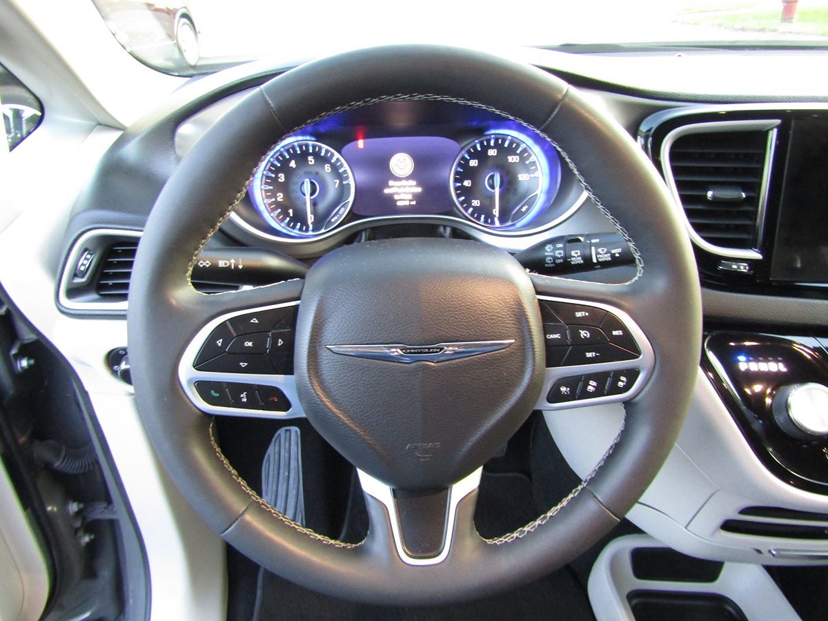 2022 Chrysler Pacifica Touring L 7