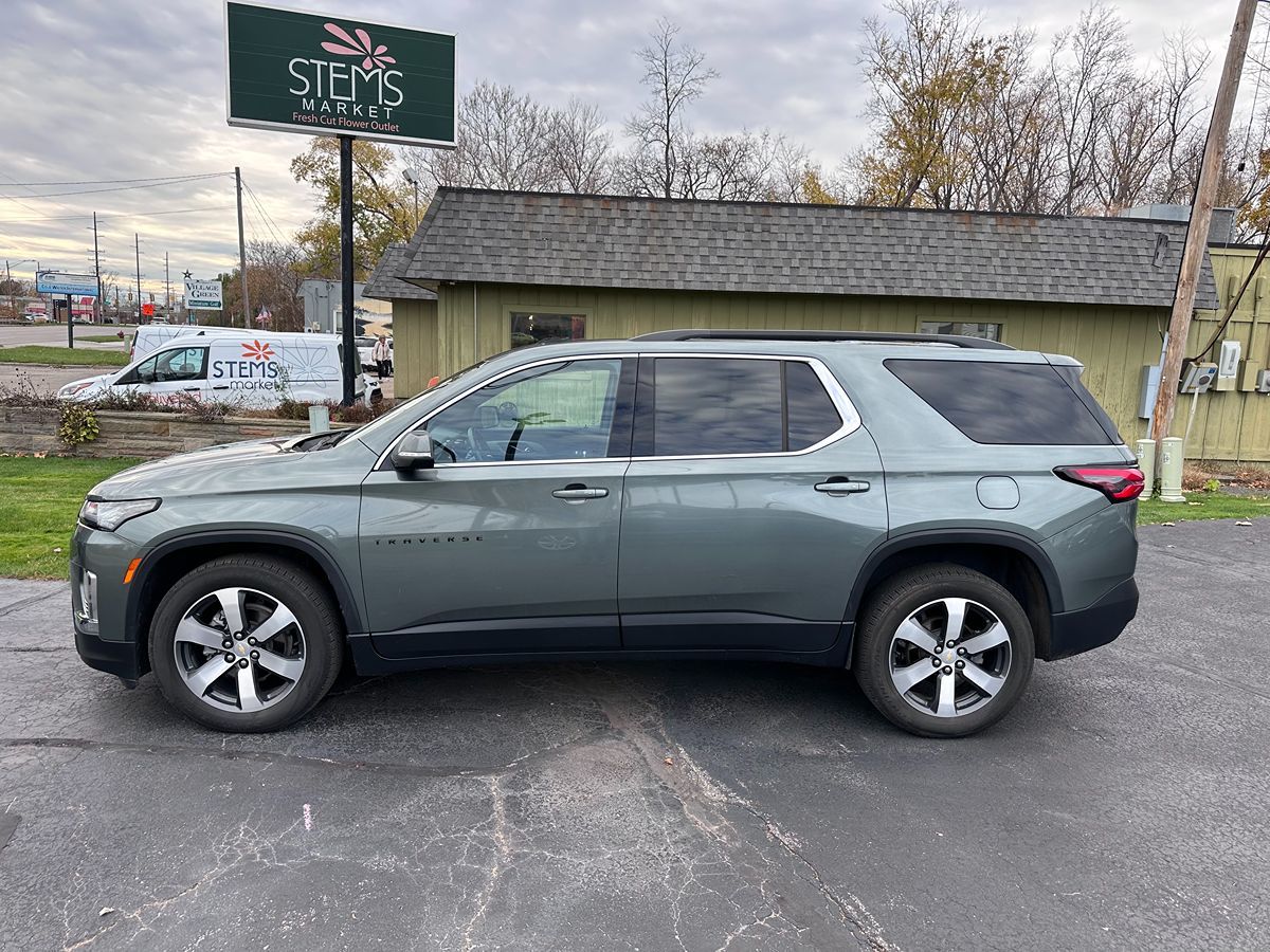 2022 Chevrolet Traverse LT Leather 2