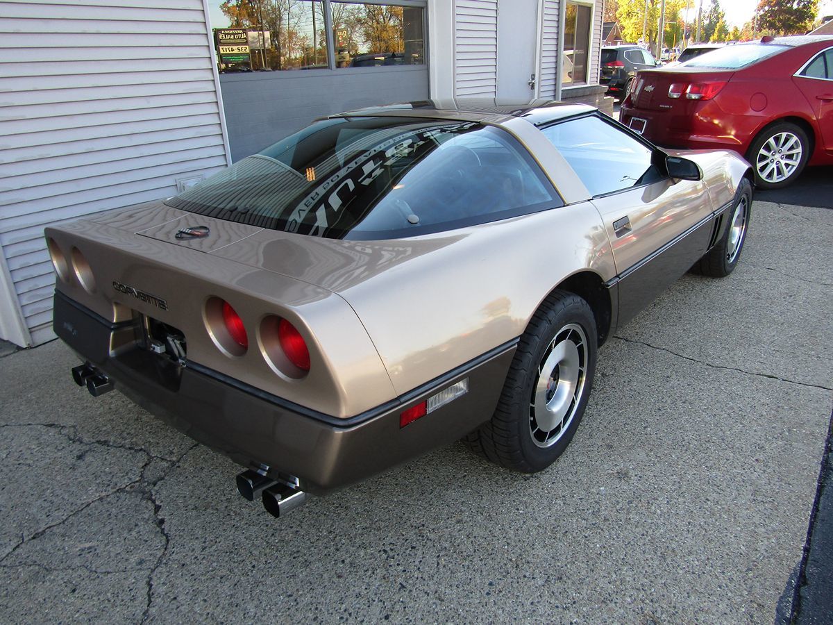 1985 Chevrolet Corvette  3