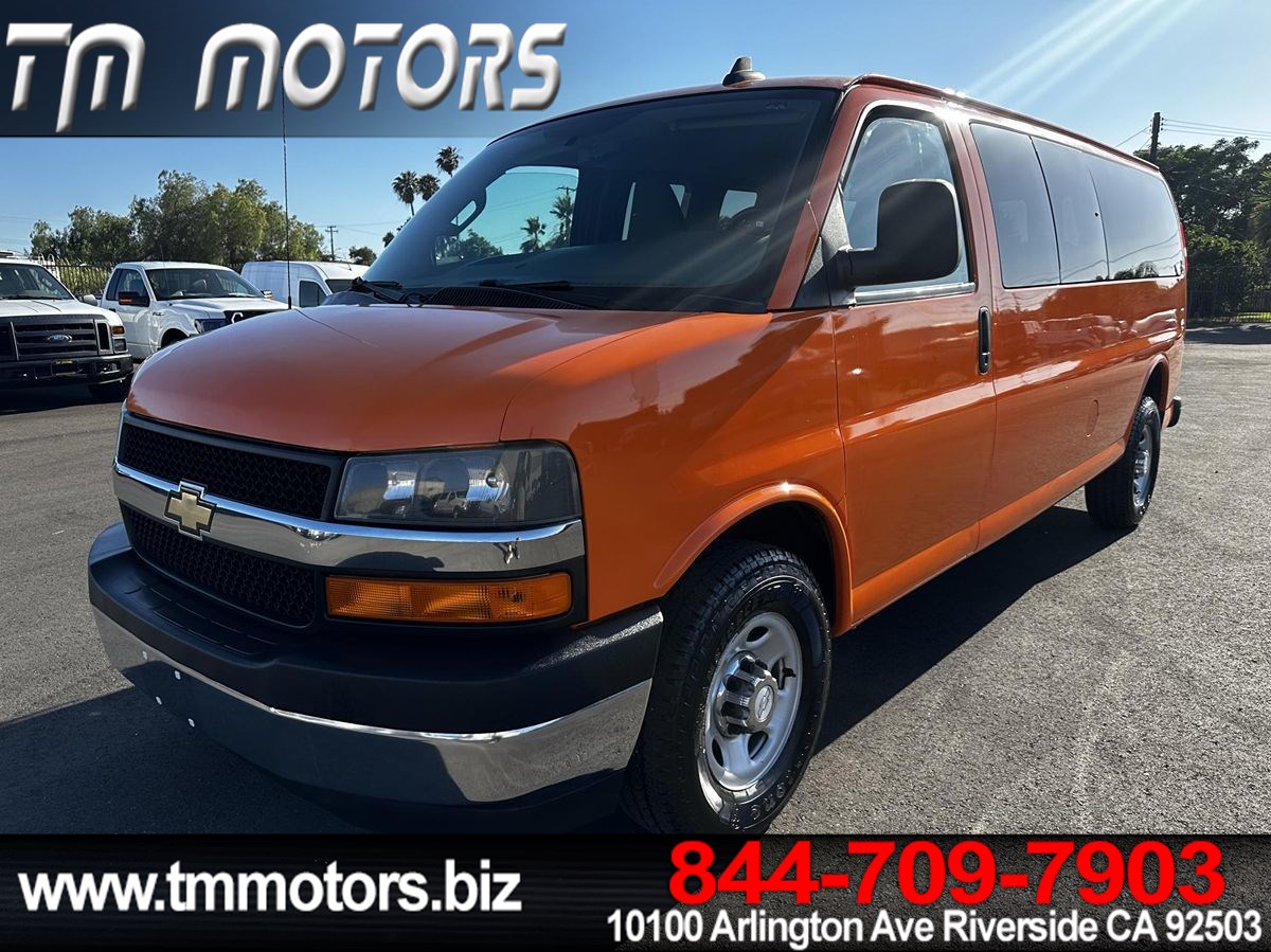 2017 Chevrolet Express Passenger G3500 Extended LT