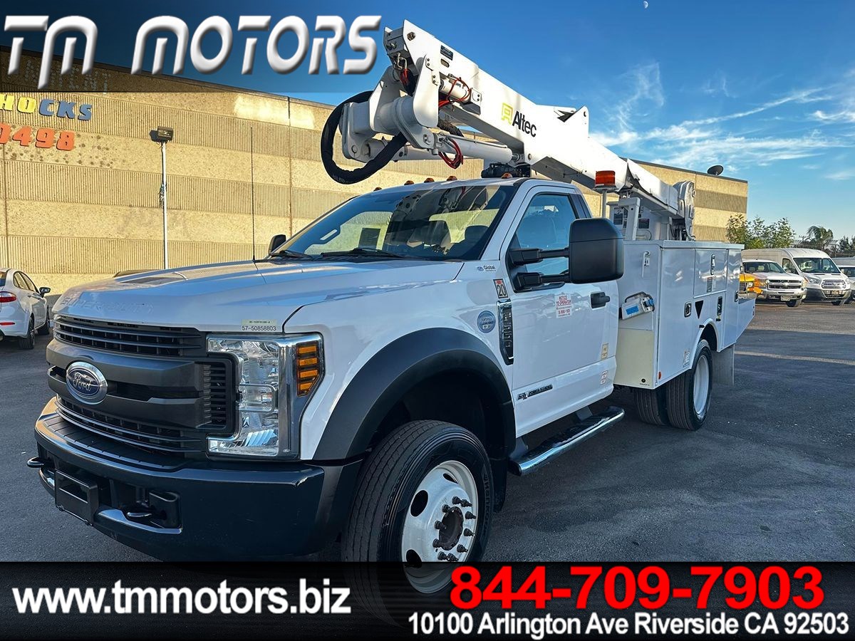 2018 Ford Super Duty F-550 DRW XL Bucket Truck / Boom Truck