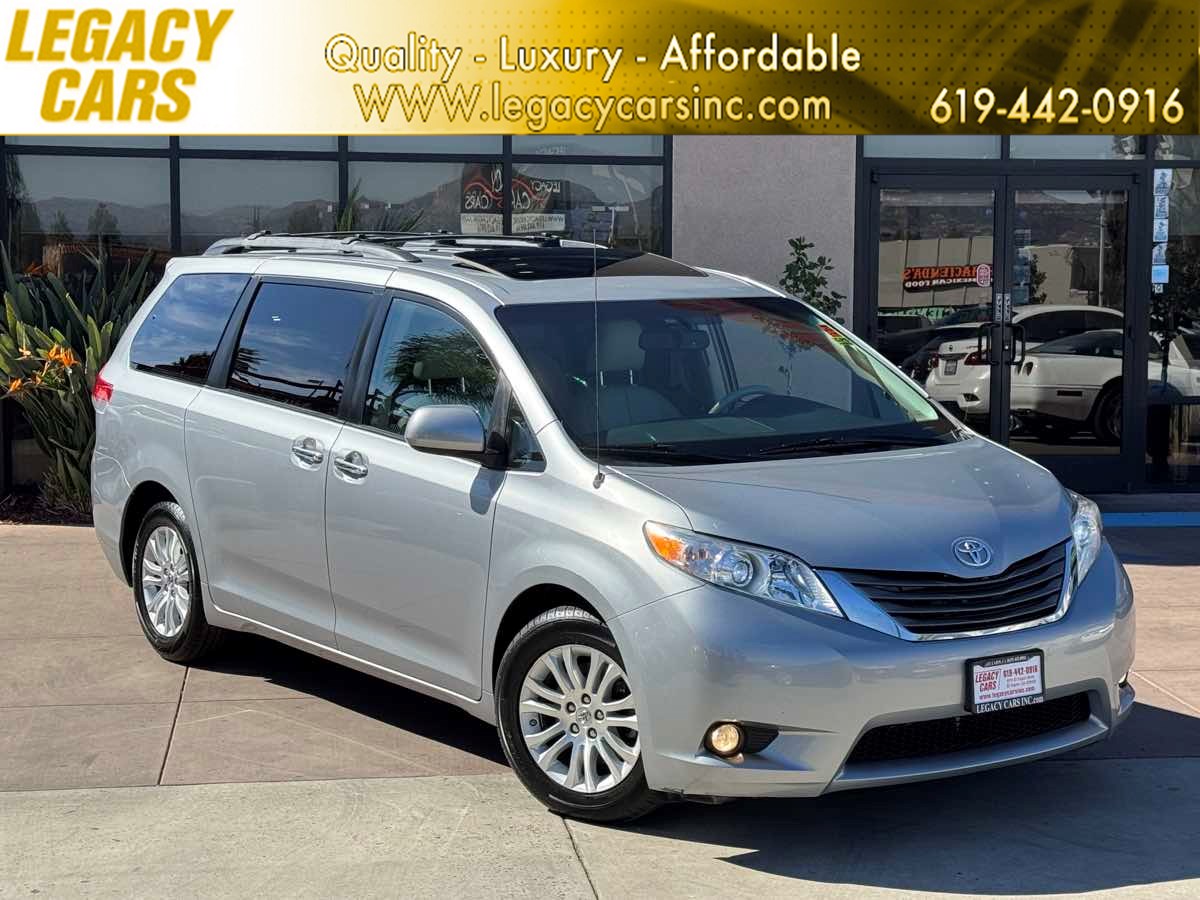 2014 Toyota Sienna XLE 1 OWNER LOW MILES W/ LEATHER