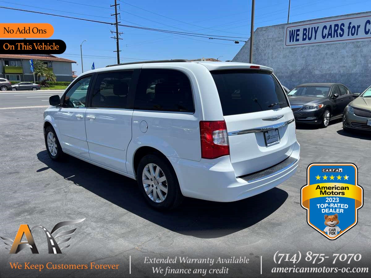 2015 Chrysler Town & Country LX