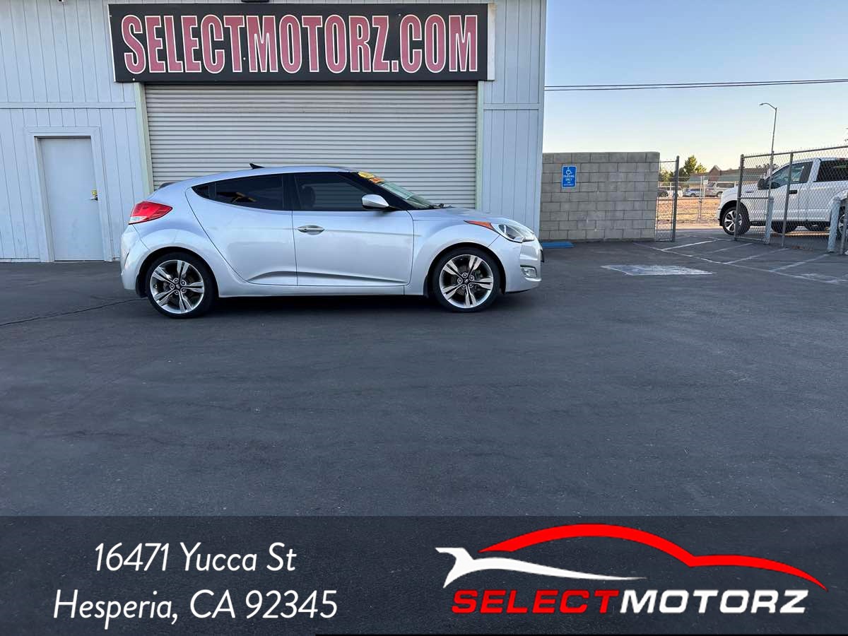 2012 Hyundai Veloster w/Black Int