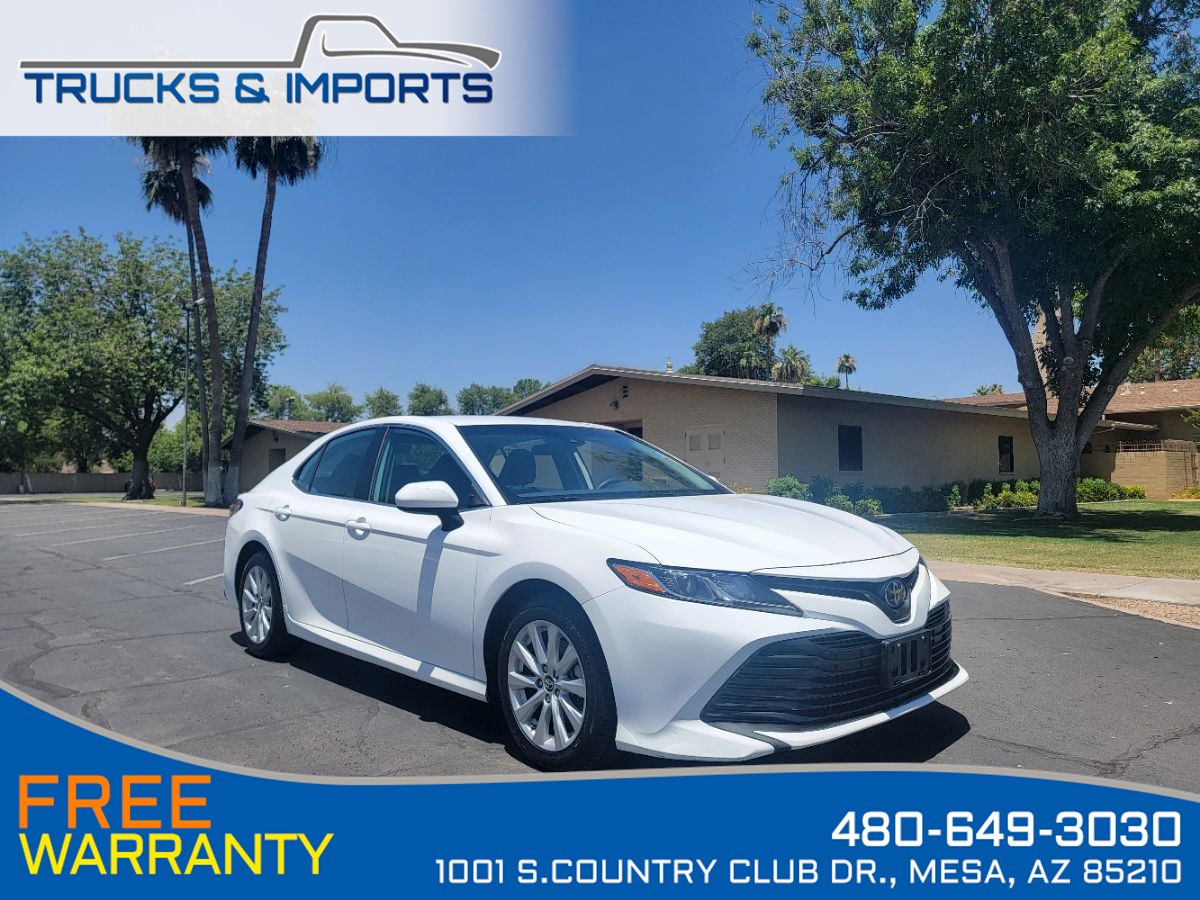 2018 Toyota Camry LE Clean Carfax! NAV Bluetooth Backup 39 MPG!