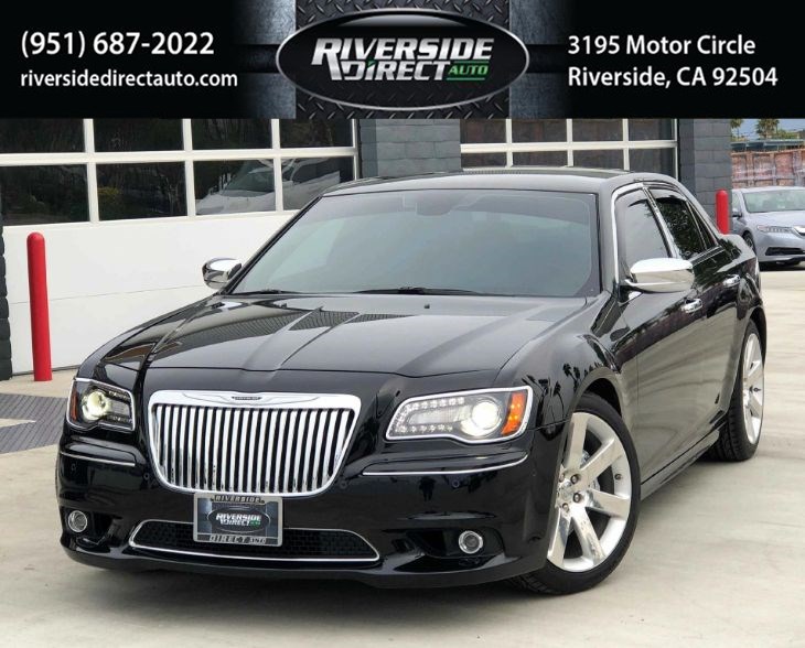 2012 Chrysler 300 SRT8 6.4 L HEMI V-8