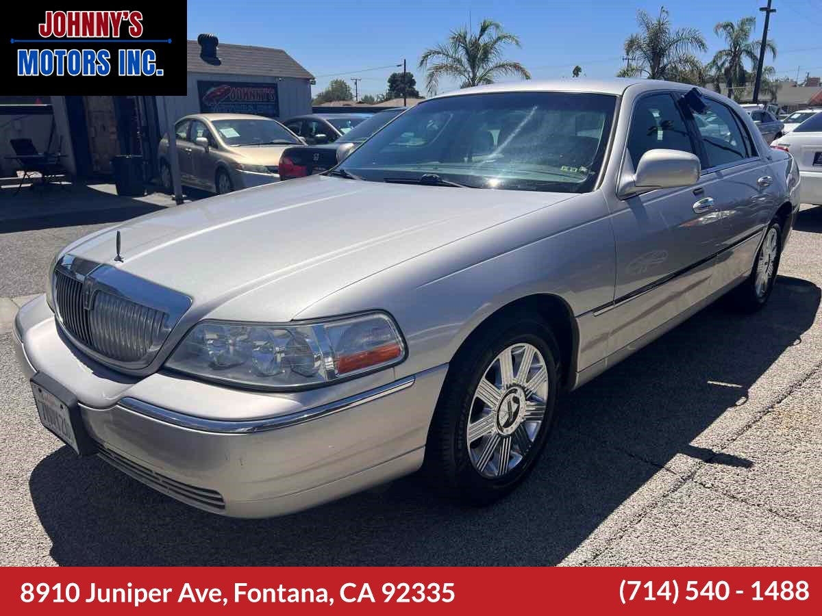 2005 Lincoln Town Car Signature Limited