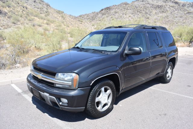dark grey trailblazer