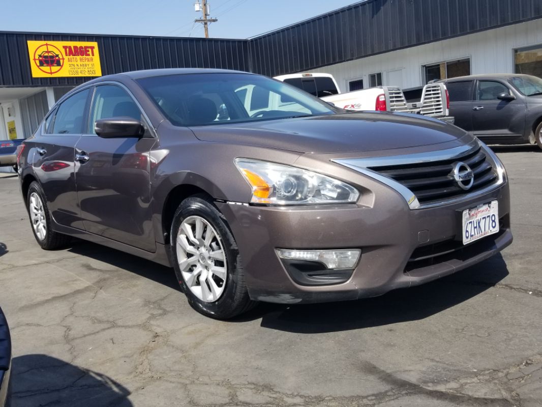 Nissan Altima: Changing wheels and tires Nissan Altima: Changing wheels and tires