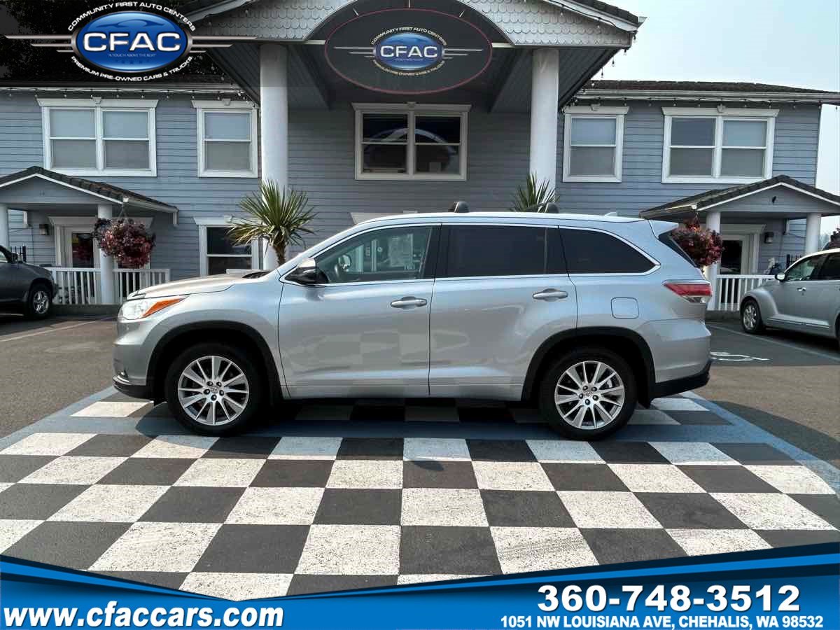 2015 Toyota Highlander XLE AWD SUV w/3rd Row (24 MPG)