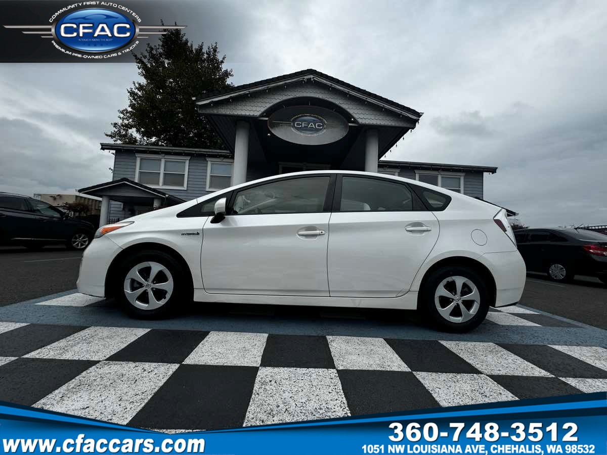 2012 Toyota Prius HYBRID HATCHBACK (51/48 MPG)