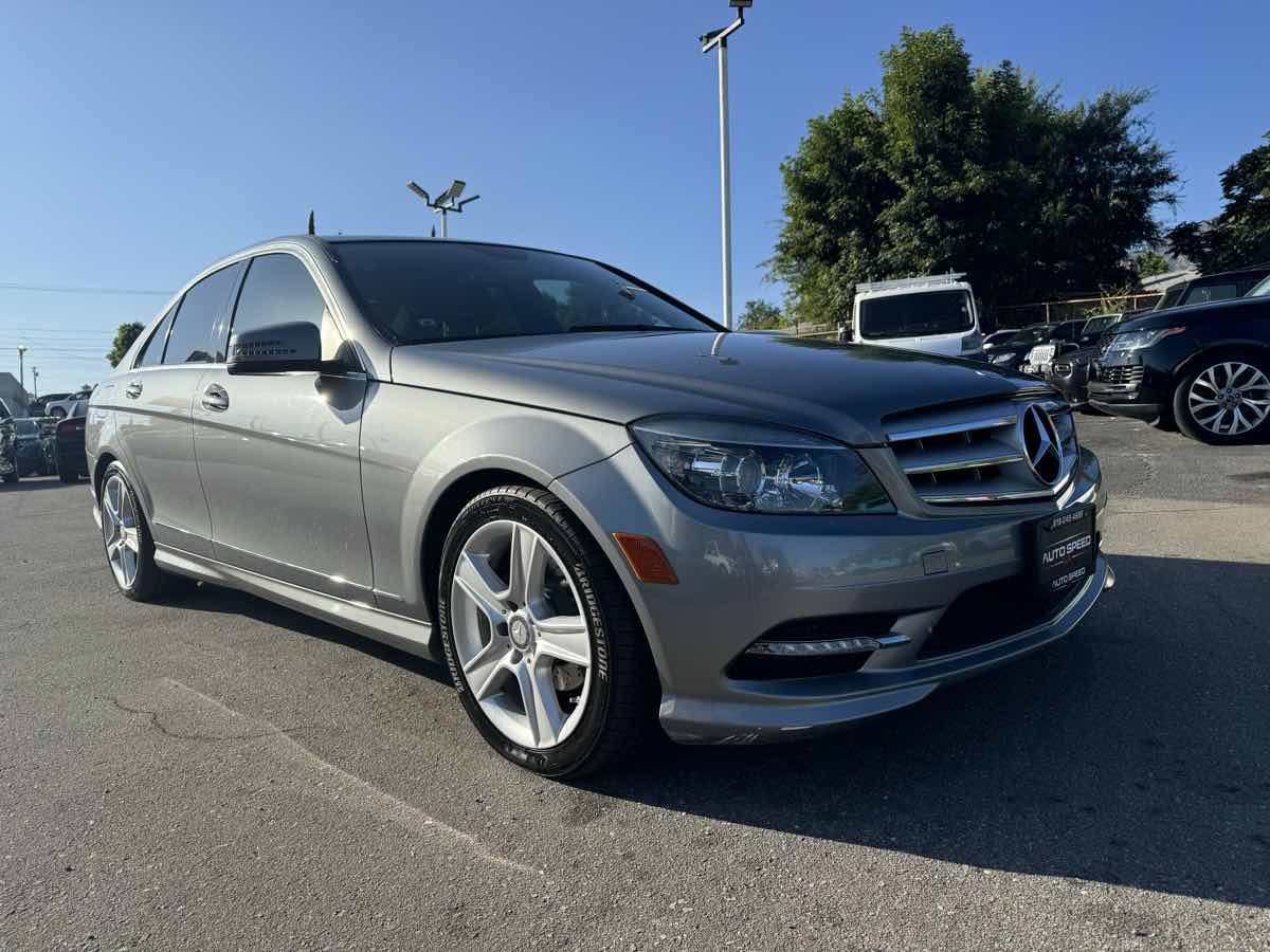 2011 Mercedes-Benz C 300 Luxury Sedan