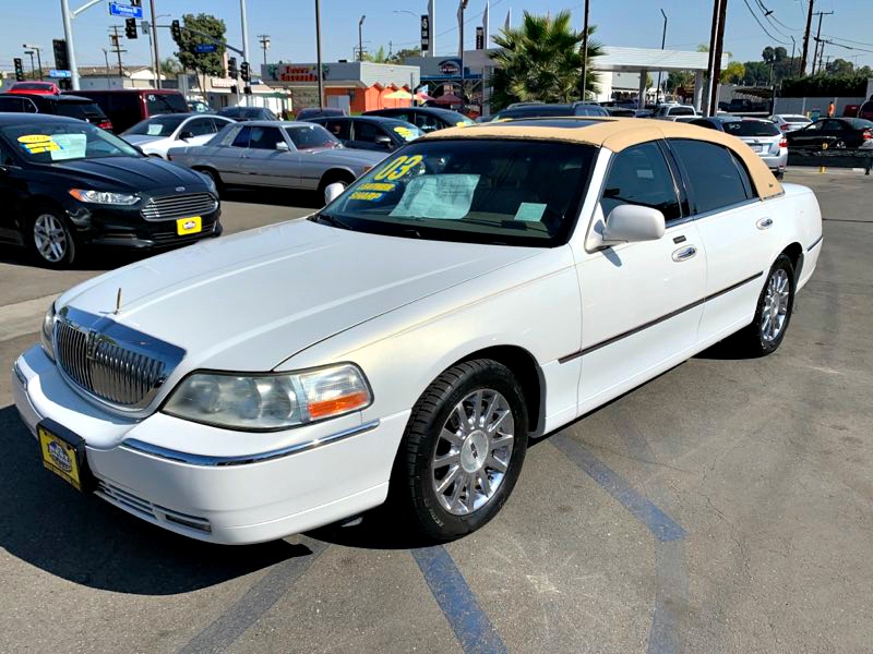Sold 2003 Lincoln Town Car Cartier In South Gate