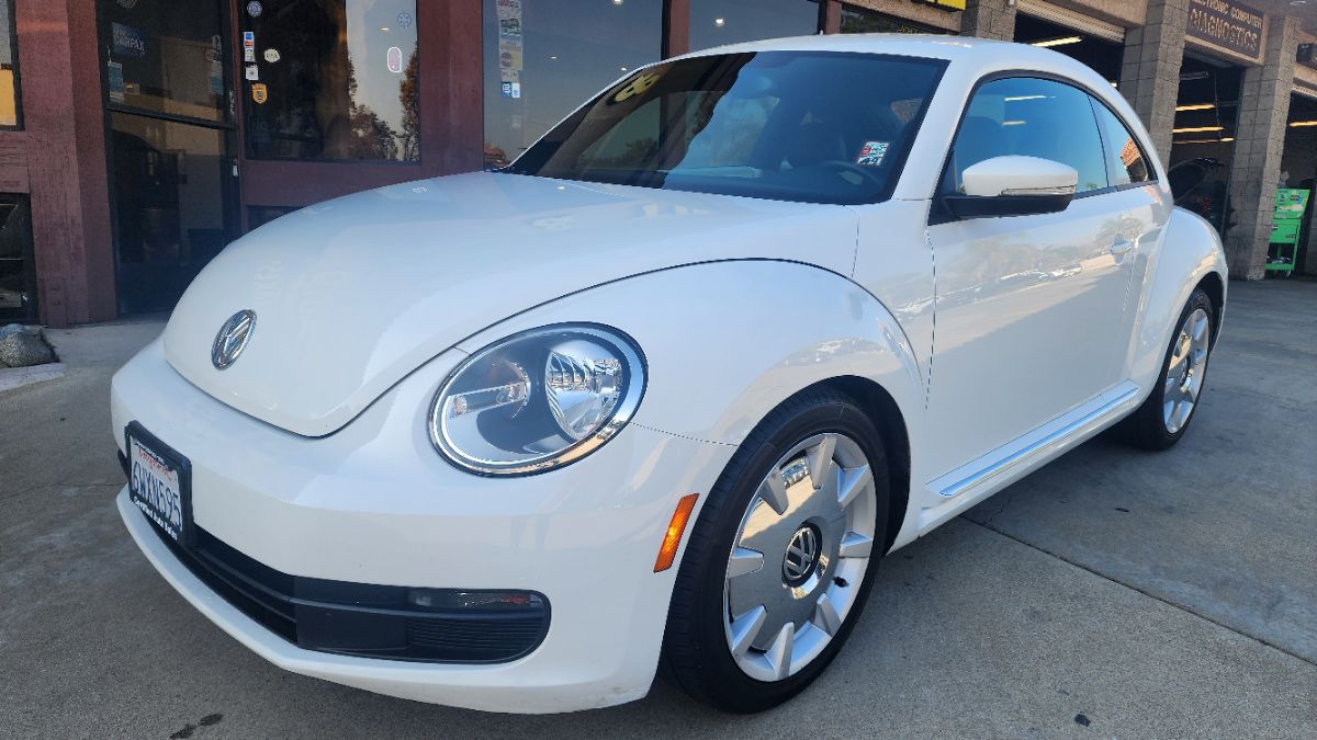 2012 Volkswagen Beetle 2.5L w/Sound/Nav PZEV