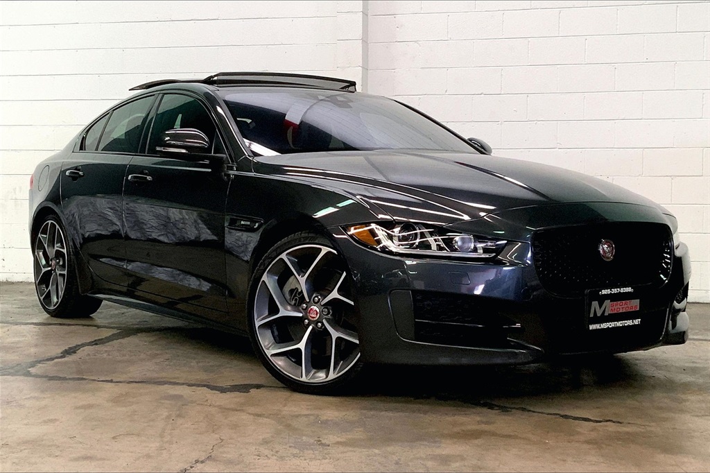 2017 Jaguar XE 35t R-Sport