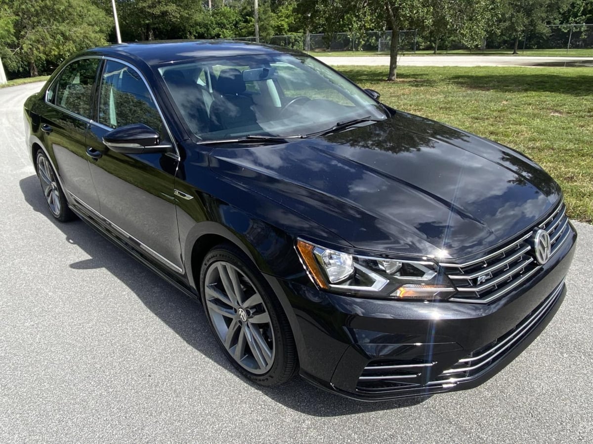 2017 Volkswagen Passat R-Line w/Comfort Pkg