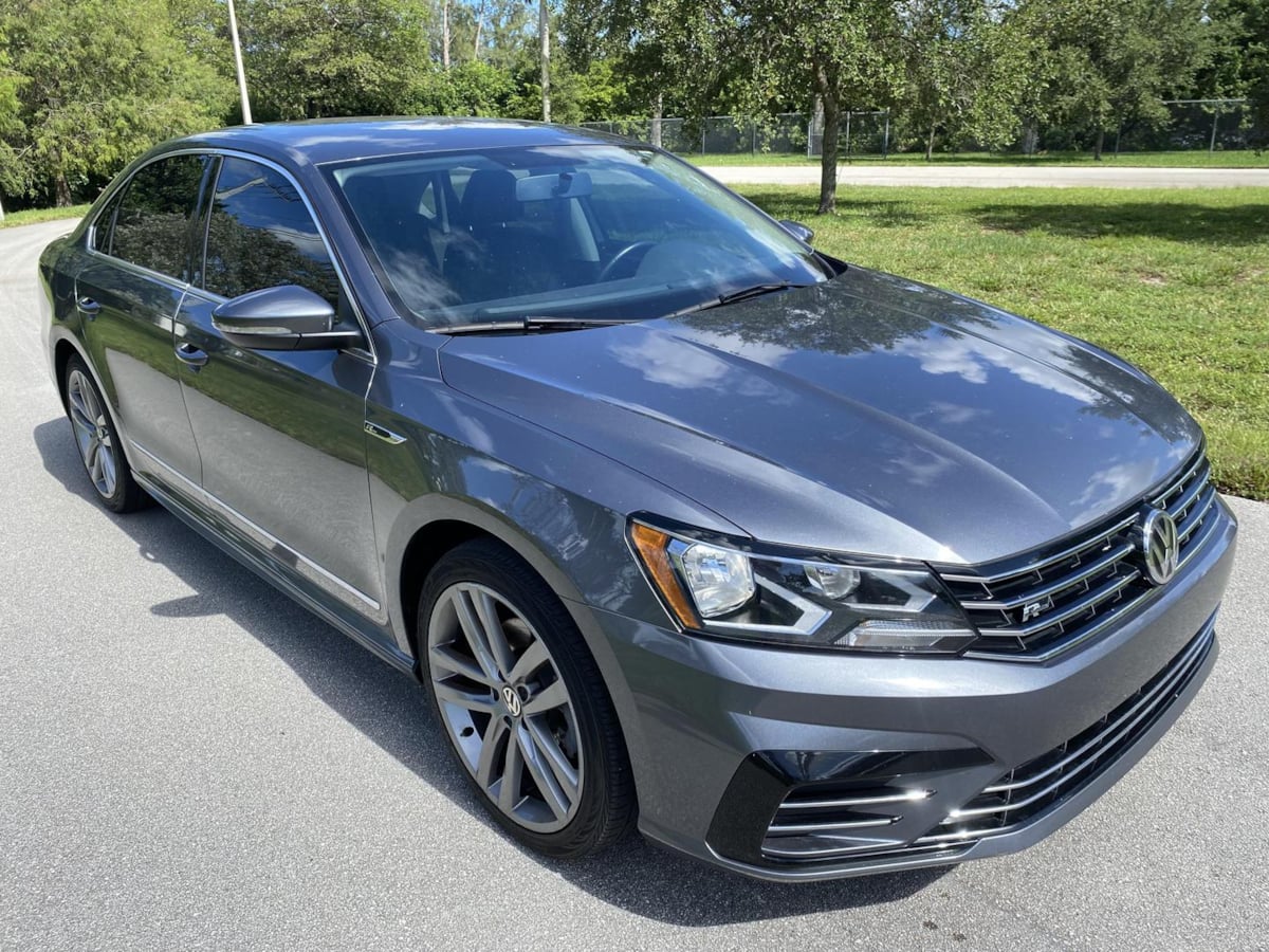 2017 Volkswagen Passat R-Line w/Comfort Pkg