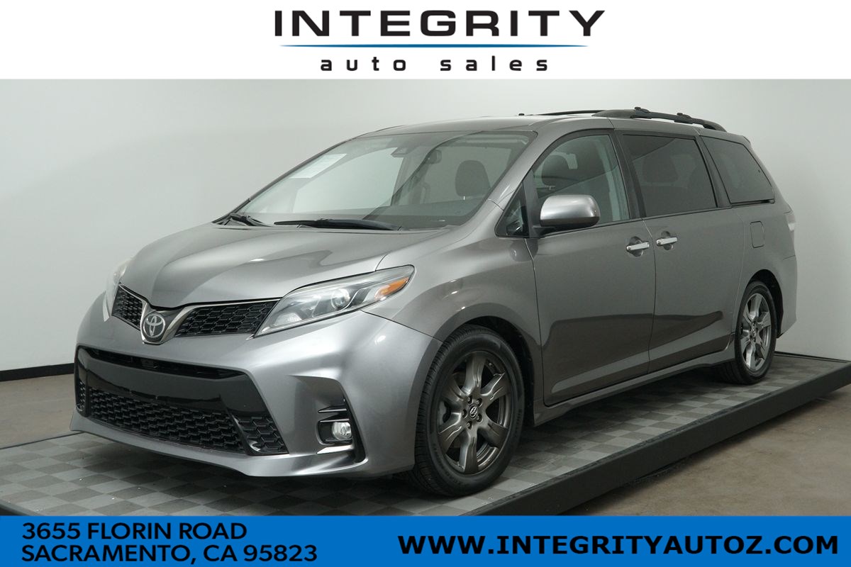 2018 Toyota Sienna SE Premium Minivan 4D