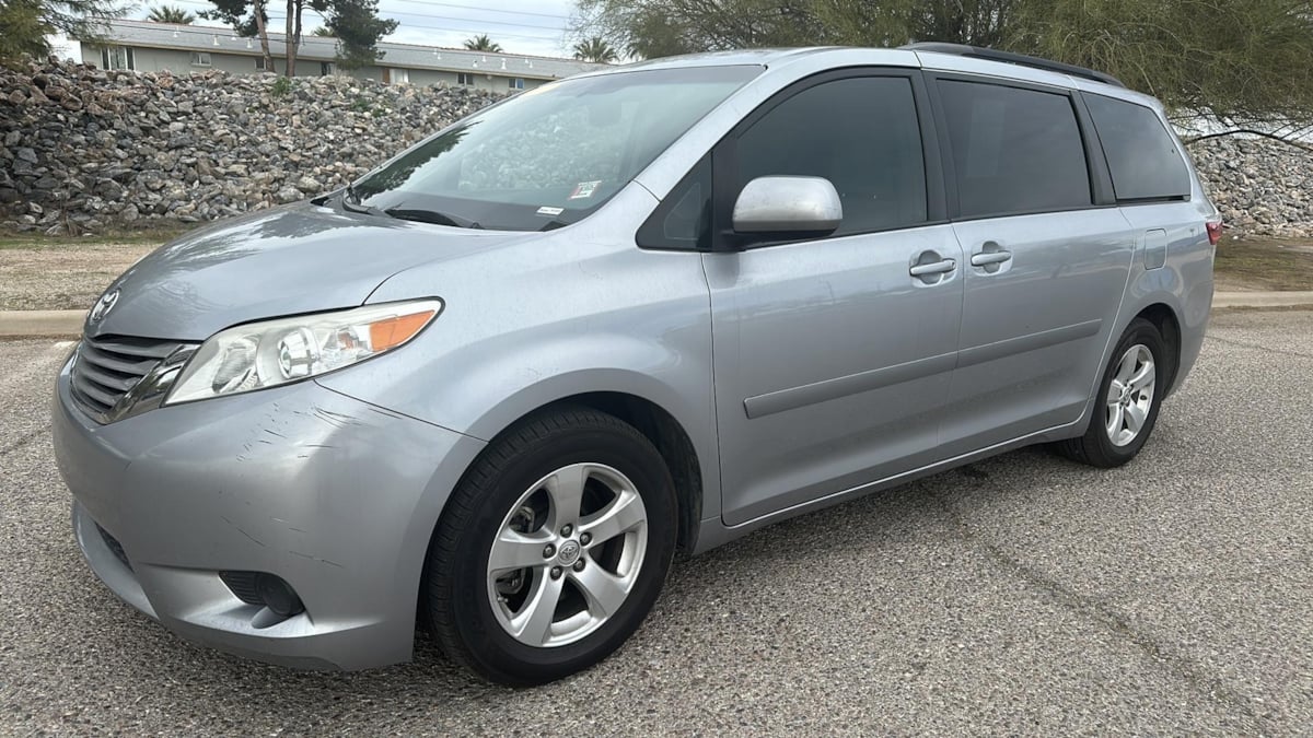 2017 Toyota Sienna LE