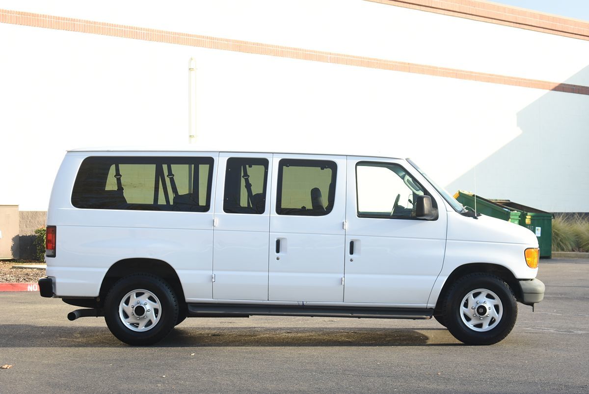 2004 ford passenger sales van