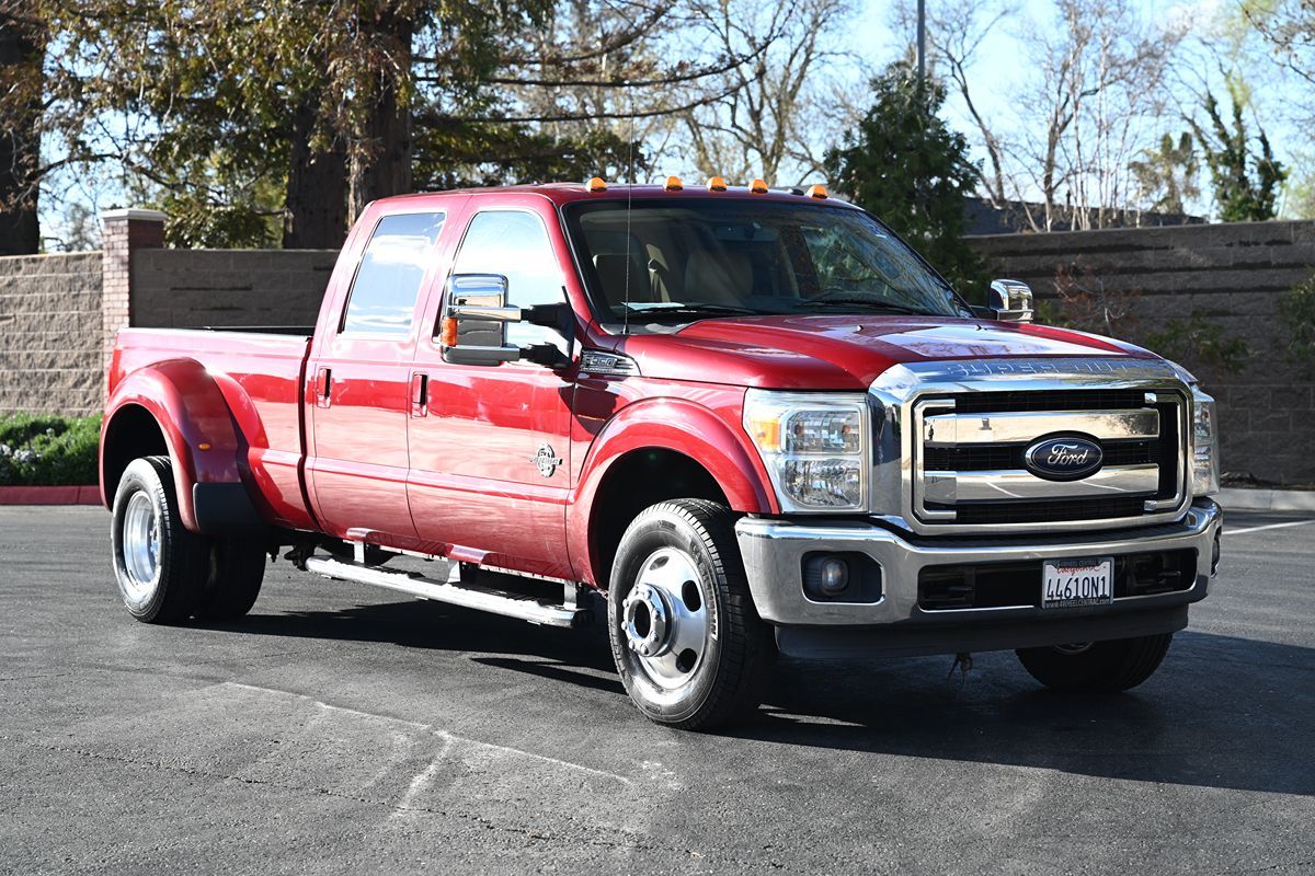 2013 Ford Super Duty F-350 DRW Lariat