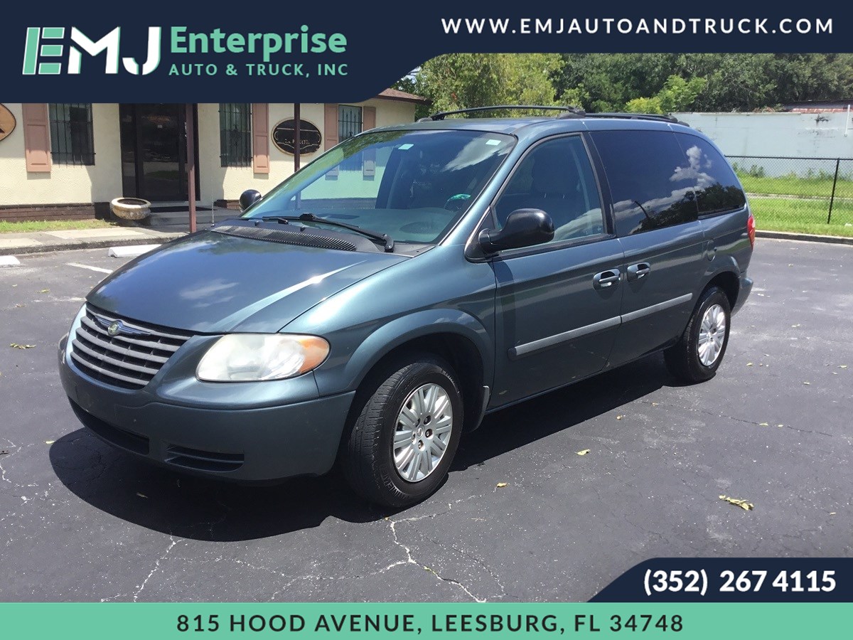 2006 Chrysler Town & Country SWB 